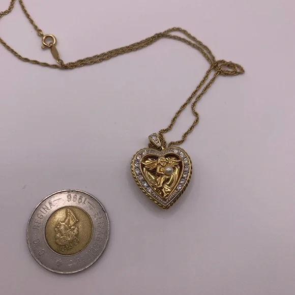 Vintage gold tone heart shape locket necklace - Picture 3 of 6